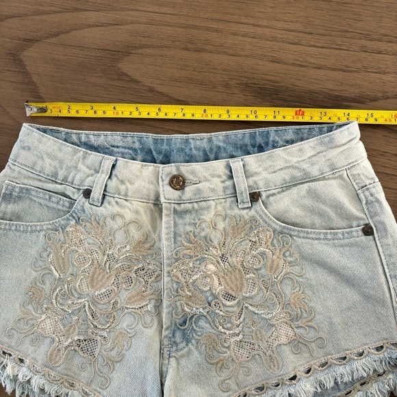 Rare Farm Rio Embroidered Jean Shorts Size 6 (38) - Picture 8 of 8